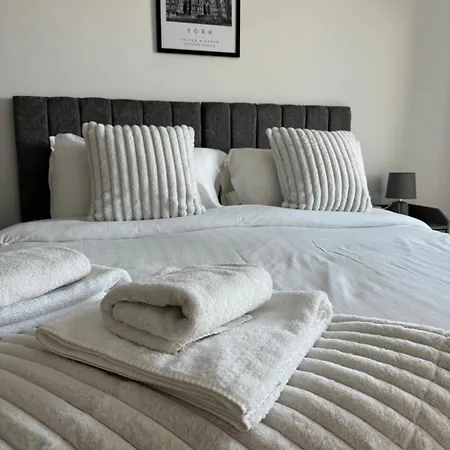 Minster Icona 250 Free Parking & Gym York